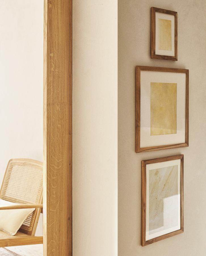 Disponible en varias medidas, este marco de madera con paspartú tiene unos precios que van desde los 15,99 euros a los 29,99 euros.