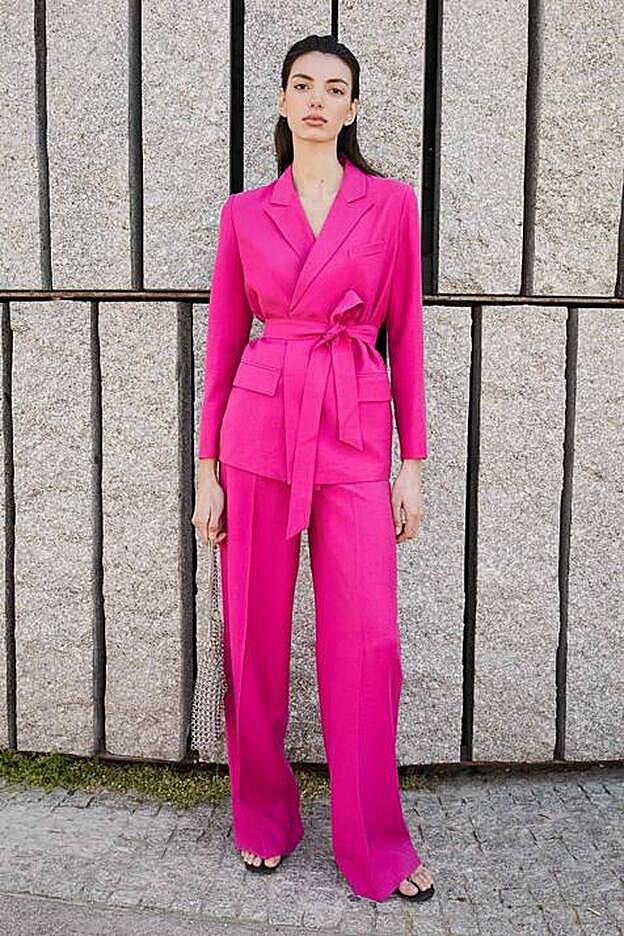 Traje rosa de Sfera.