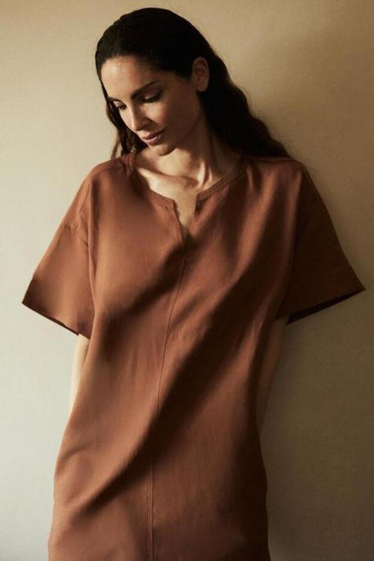 Pincha en la imagen para descubrir otros 10 looks que rejuvenecen y sientan bien a cualquier edad con la ropa que quita años.