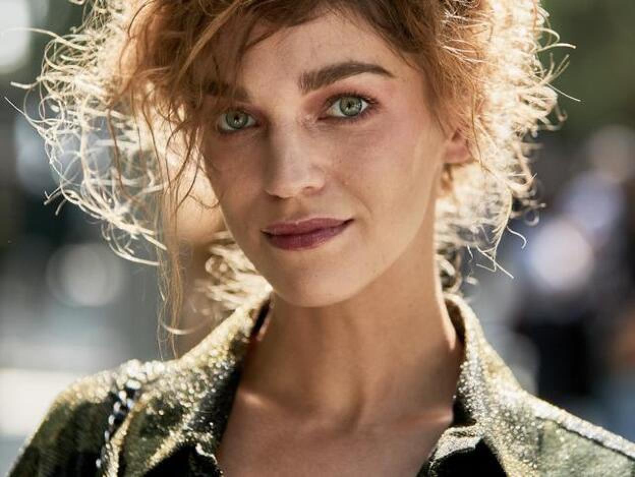 Pincha en la imagen y descubre 6 sérums con color que rejuvenecen y con los que podrás olvidar la base de maquillaje este verano.