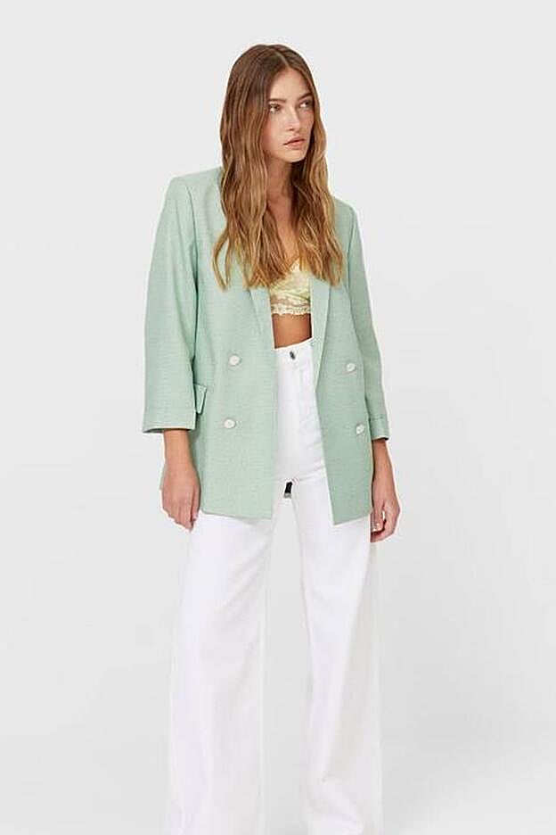 La blazer estampada la puedes encontrar en agua marina y en lila