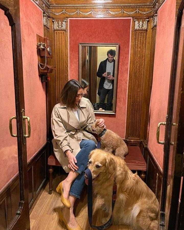 La hija de Isabel Preysler vive un momento de lo más dulce junto al diseñador de coches Íñigo Onieva. En alguna ocasión, Tamara Falcó –quien había declarado no tener mucha suerte con los hombres- dijo que no volvería a embarcarse en una relación hasta que no estuviera lo suficientemente segura. Y parece que ese hombre ha llegado.