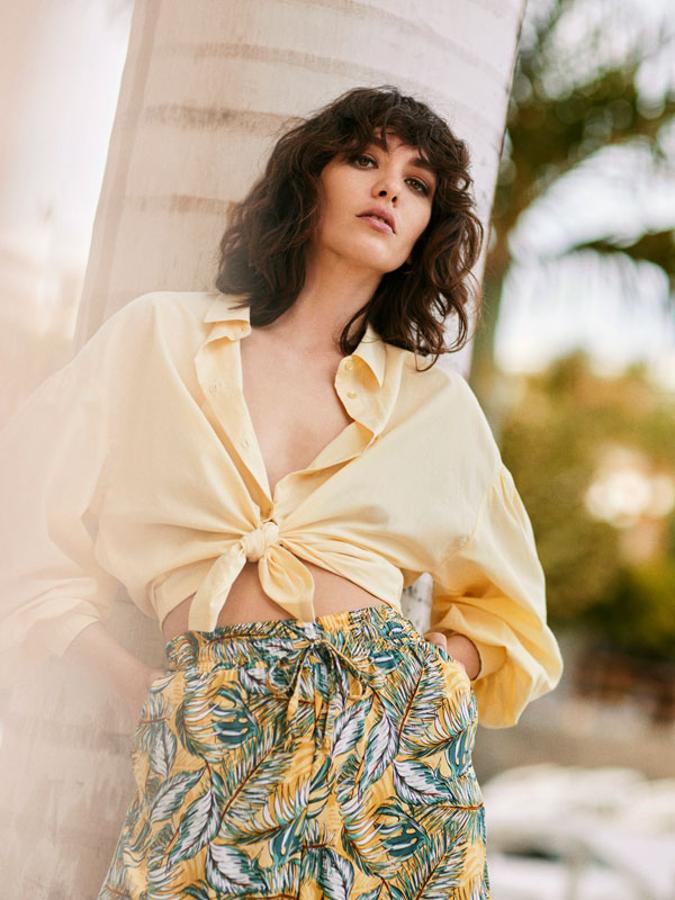 Camisa de popelín con manga abullonada, de Lefties (12,99 €).