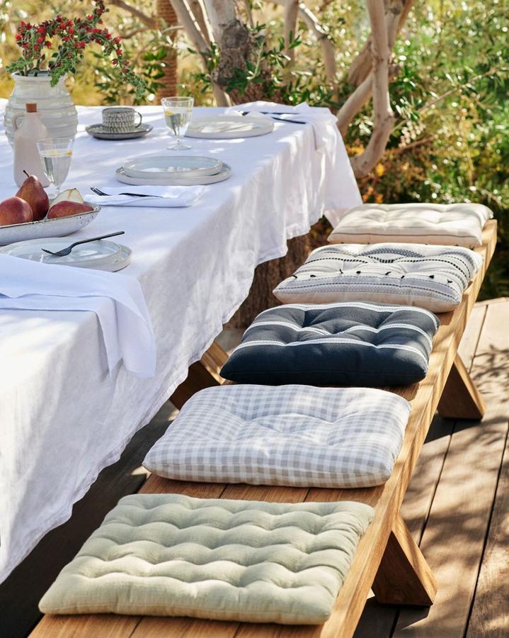 Estos cojines, de diferentes colores y estampados, están disponibles en H&M Home desde 7.99 euros.