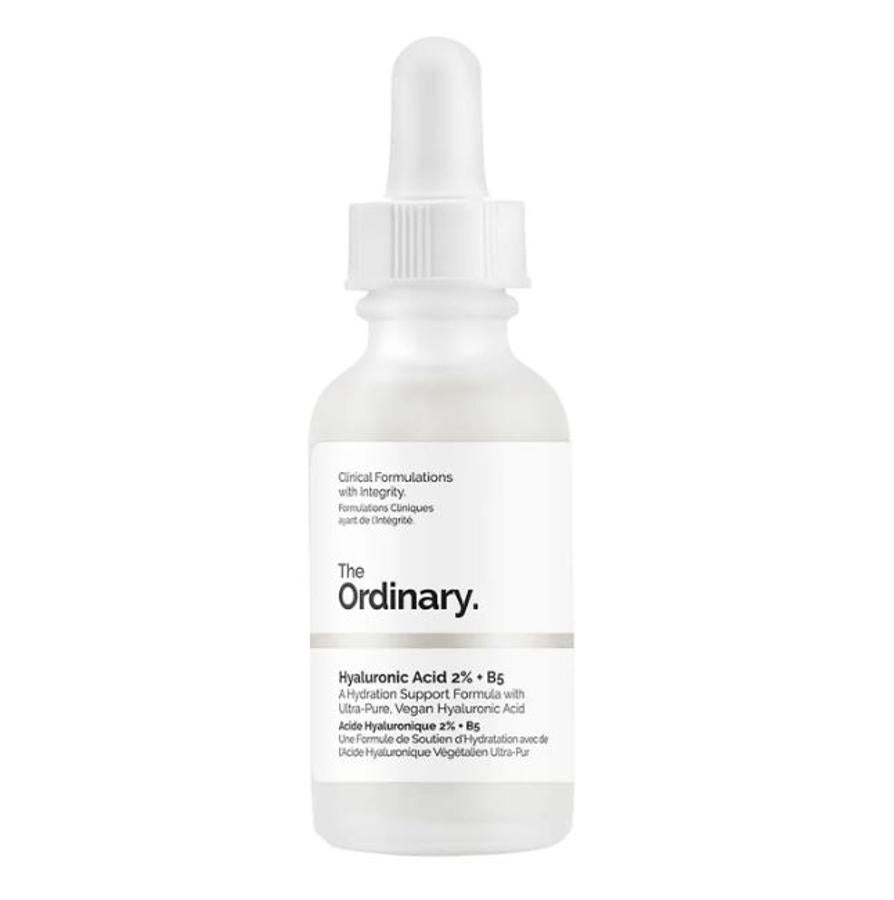 Ácido Hialurónico 2 % + B5 de The Ordinary (6,99 euros) es una fórmula hidratante a base de ácido hialurónico vegano ultrapuro. Esta concentración de un 2 % de ácido hialurónico se ve reforzada por la presencia de la vitamina B5, que potencia la hidratación de la superficie de la piel.