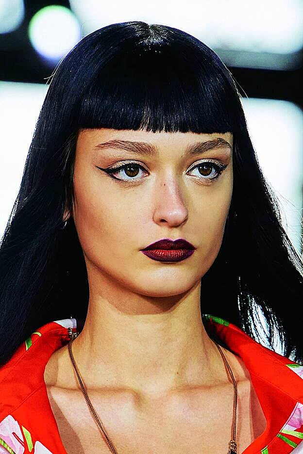 El baby bang favorece especialmente a los rostros angulosos