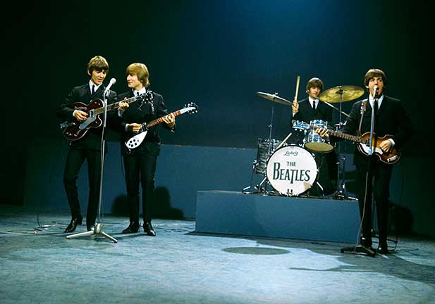 10 canciones que no sabíamos que eran machistas y que todos hemos cantado o bailado alguna vez