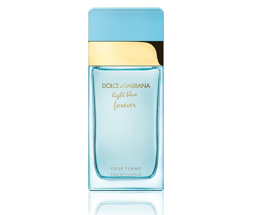 Una de las fragancias más míticas de la casa italiana cumple 20 años y celebra sus éxitos con un aroma femenino en el que se realza la flor de azahar. Sus notas florales y afrutadas recuerdan a los largos días de verano en el mar. Su frasco mantiene la silueta original con nuevos tonos en azul turquesa que recuerdan a los matices del Mar Mediterráneo, con una franja dorada que recuerda a los rayos del sol sobre el agua del mar. (100 ml 117 euros)