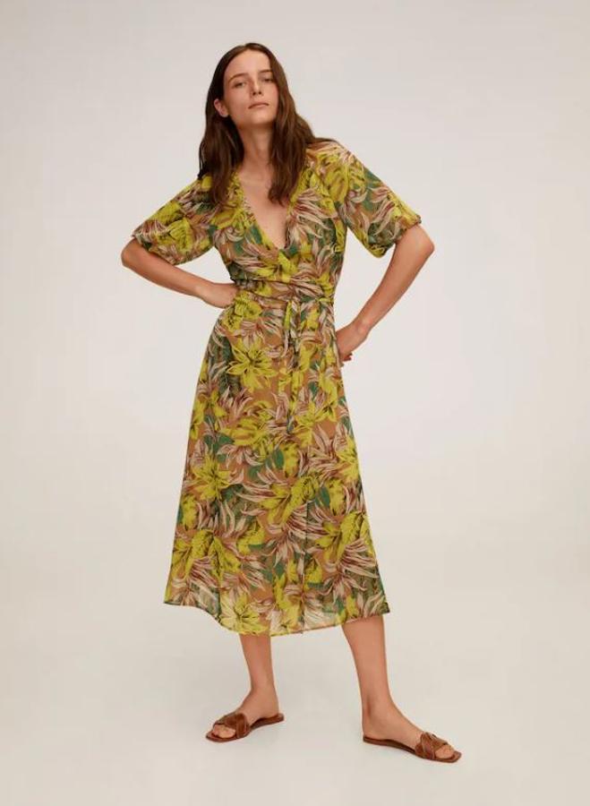 Este vestido midi estampado con silueta wrap sienta de maravilla y está rebajado de 49.99 a 22.99 euros.