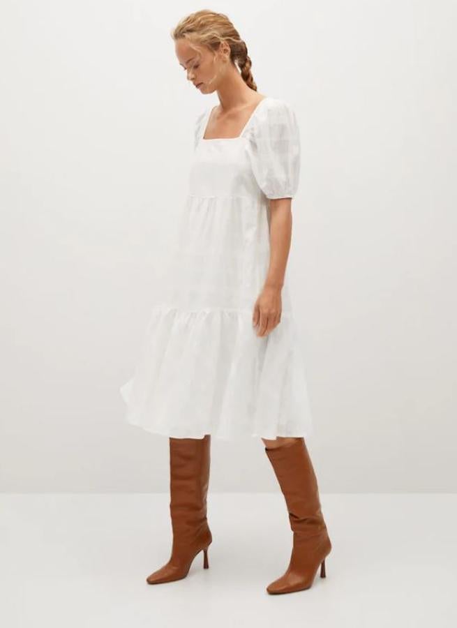 Este vestido midi blanco con mangas farol está rebajado de 49.99 a 27.99 euros en Mango Outlet.