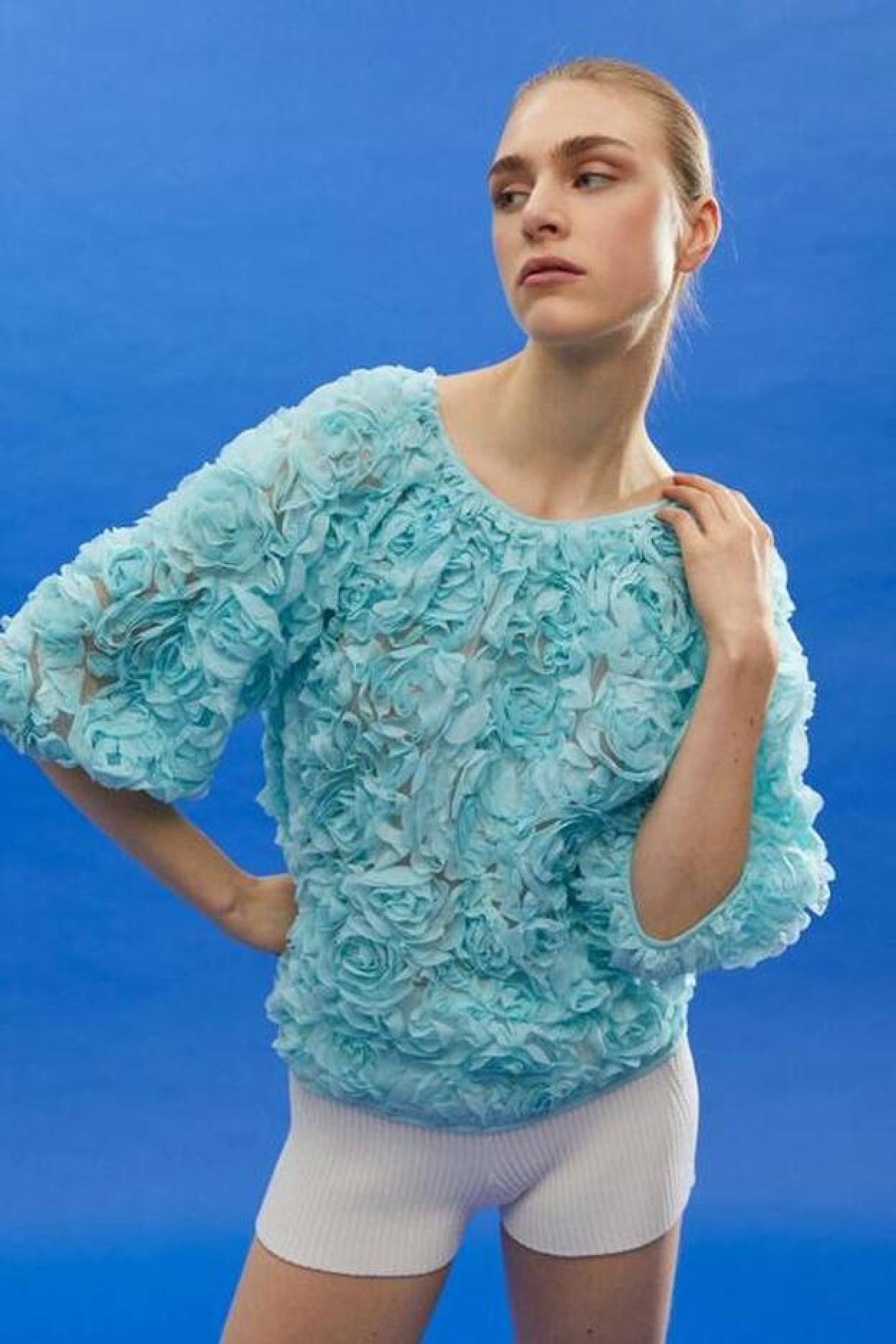 Pincha en la imagen para descubrir las blusas con mangas abullonadas que sientan fenomenal porque puedes combinarlas con todo.