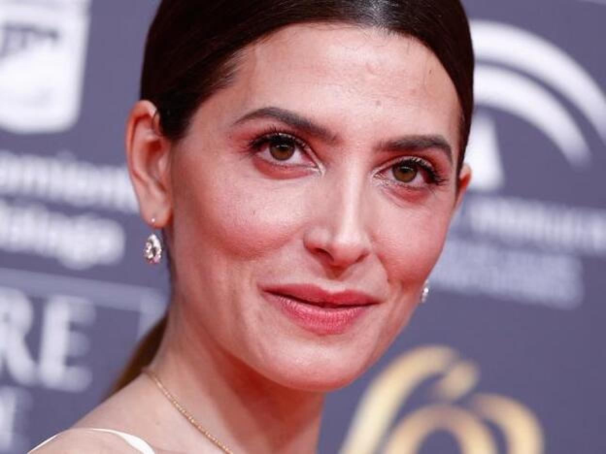 Pincha en la imagen para descubrir las cremas y cosméticos de farmacia más baratos que utilizan las famosas para restar años a su rostro.