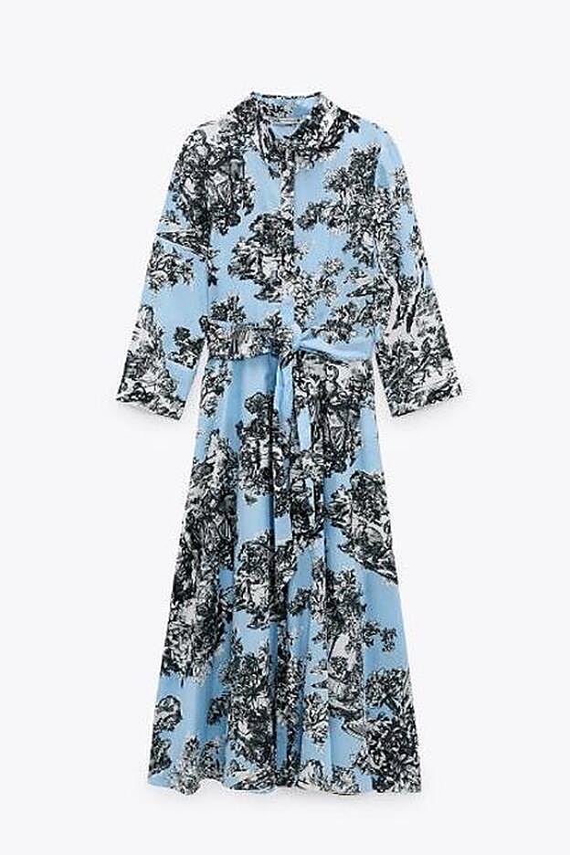 Vestido camisero en tonos azules de Zara (39,95 euros).