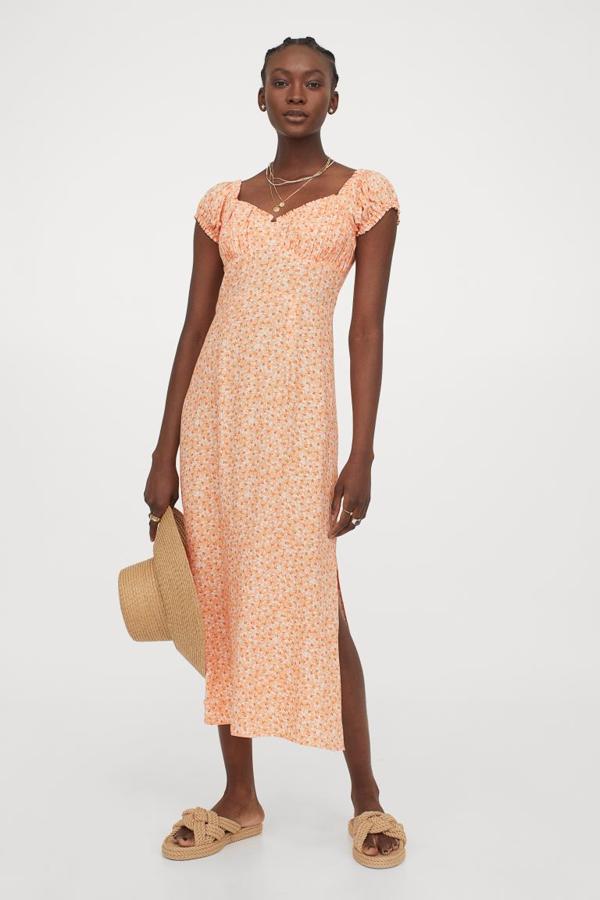 Vestido midi con estampado ent onos naranjas de H&M (24,99 euros)
