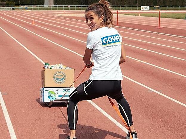 Isa Macías animando a la gente a participar en el reto solidario #1kilómetro1kilo