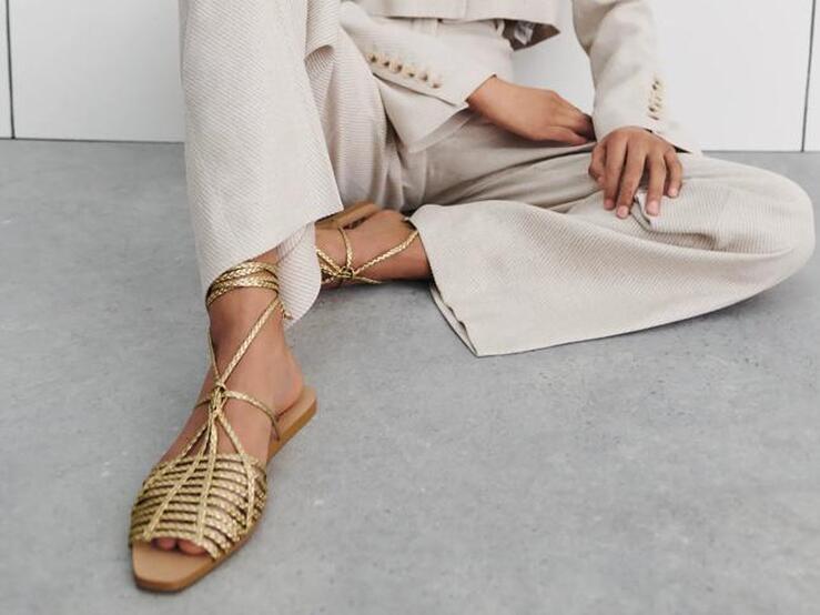 Fotos: Fichas las 12 sandalias planas más bonitas y cómodas que podrás lucir con todos tus vestidos por menos de 40 euros