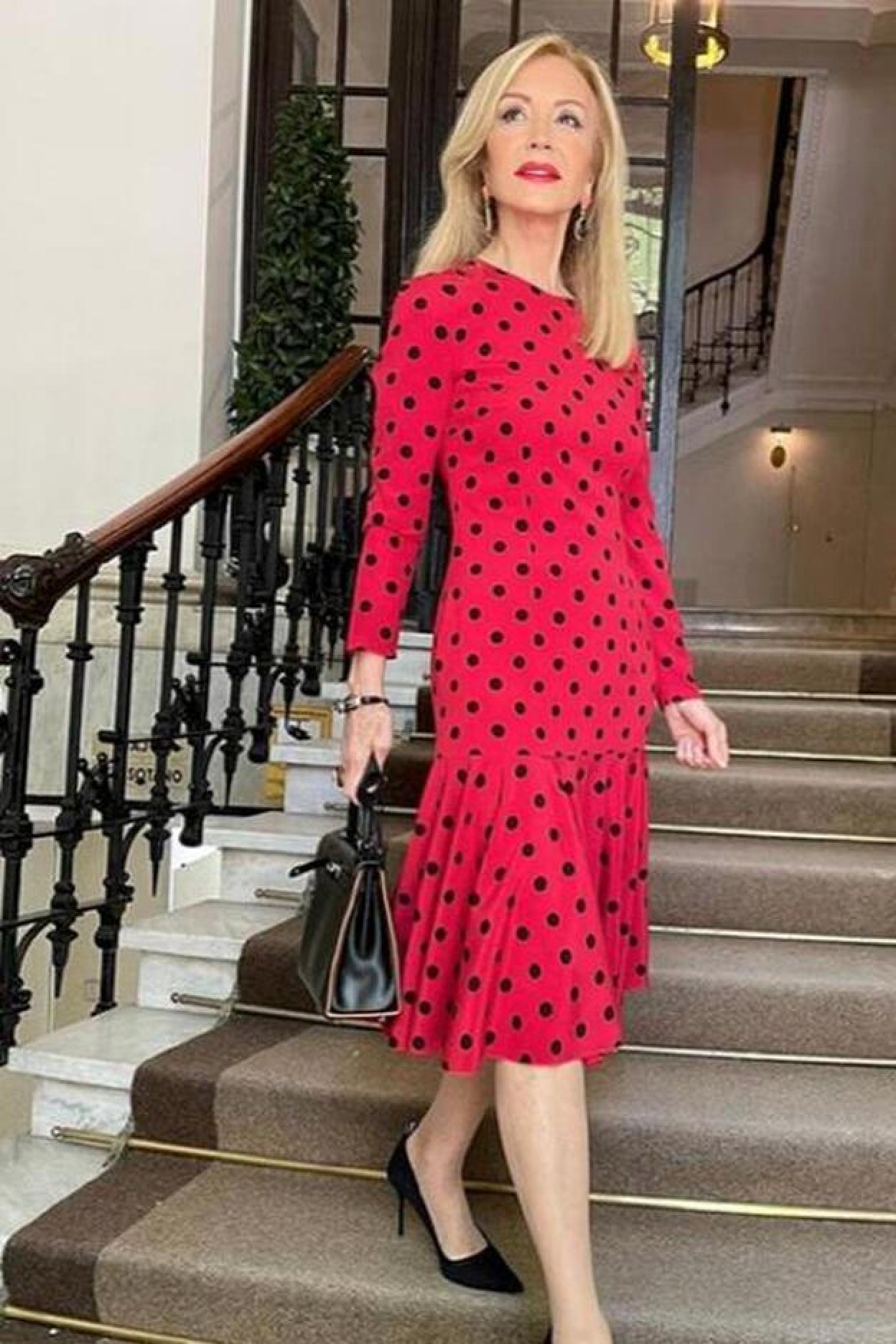 Los lunares ya son oficialmente el estampado más elegante de la primavera y todos estos looks nos lo demuestran. Pincha en la foto para verlos todos.