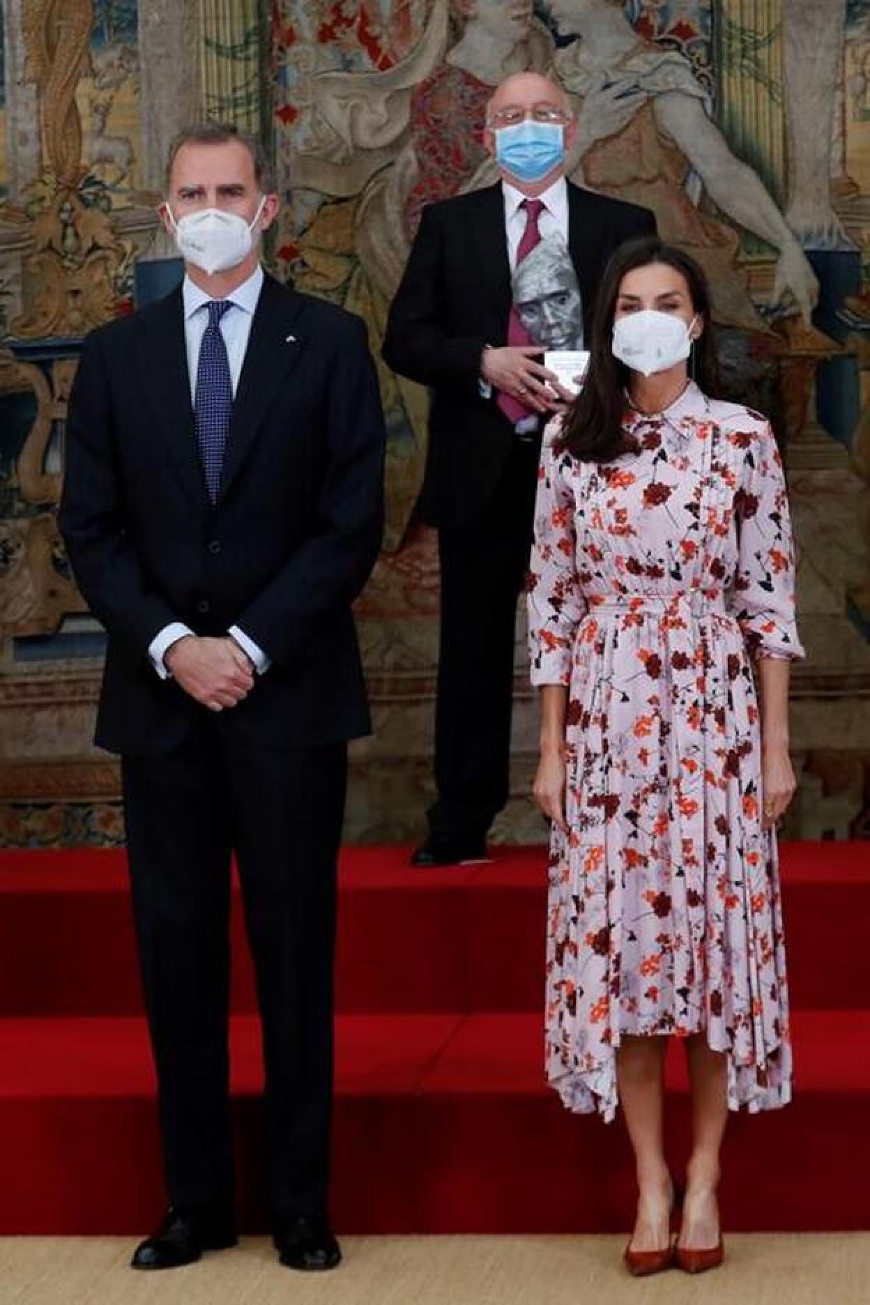 Pincha en la foto para ver 15 vestidos nuevos de marcas españolas que podría estrenar la Reina Letizia esta primavera