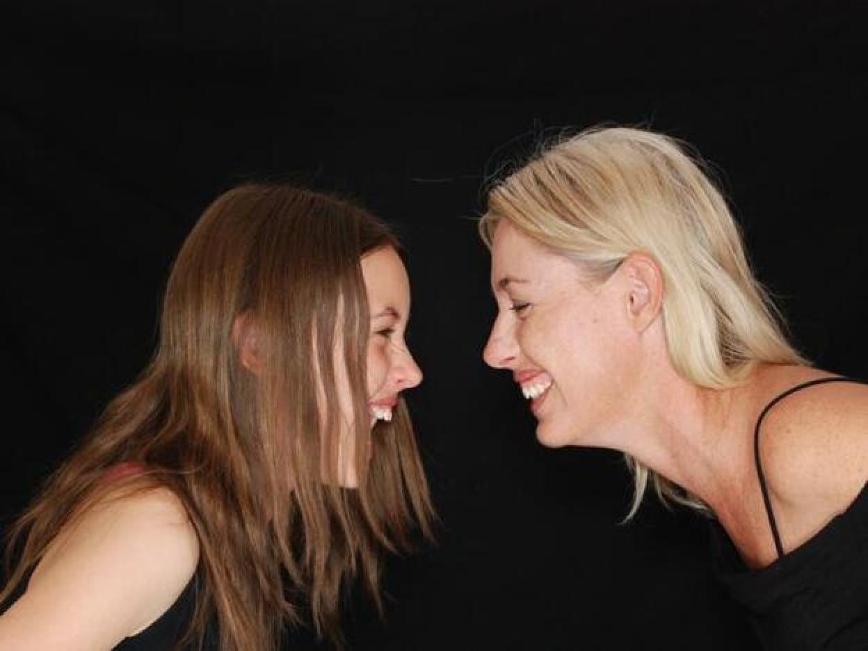 La terapia hormonal sustitutiva (THS) es la mejor solución para mitigar los efectos de la menopausia, pero también son muchas las dudas que surgen sobre su efectividad y consecuencias. Pincha en la imágen para ver la mejores cremas antiedad.