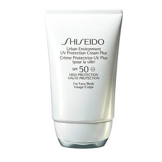 Urban Environment Uv Protection SPF50 de Shiseido. Una crema ligera de alta protección que protege contra los agresion externas. Es de rápida absorción y transparente.