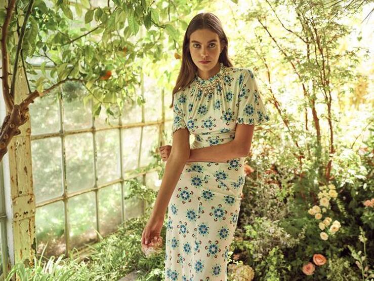 Fotos: Hemos encontrado en el desfile de El Corte Inglés los diseños más favorecedores y elegantes con los que conseguirás elevar todos tus looks de invitada