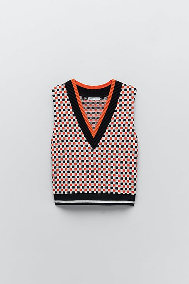 Chaleco de jacquard naranja y negro de la colección de primavera de Zara.