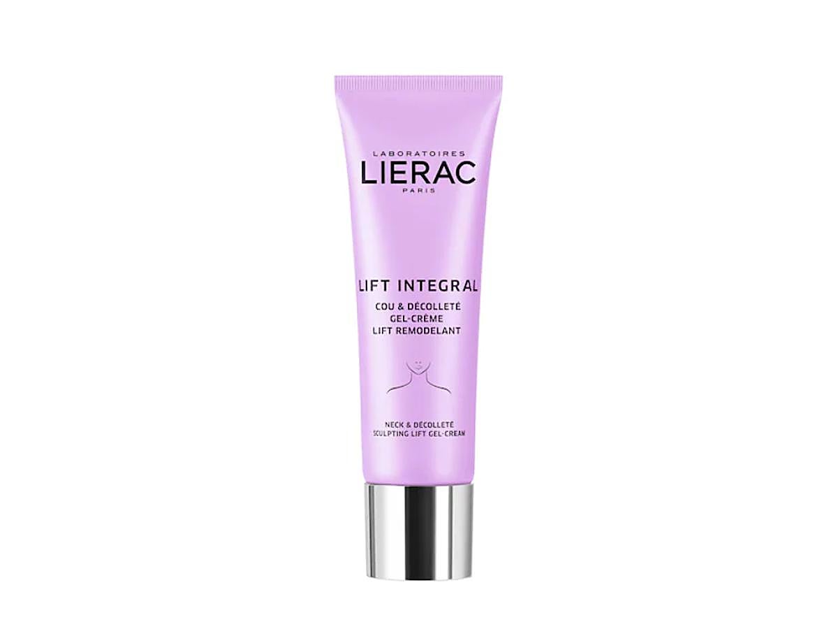Basándose en métodos de lifting + inyección, los Laboratorios Lierac crearon un gel-crema para la zona del cuello y el escote. El complejo de Lift Integral, con polifenoles de caoba, flavonoides redensificadores de tulipanes morados y el concentrado Hyalu-3, que ejerce una acción alisante tanto superficial como profunda. Un péptido reestructurante actúa tanto sobre los fibroblastos como sobre los lípidos de la piel. Mejoran el soporte de la piel y potencian su tono natural. La piel se rellena inmediatamente y su soporte se refuerza.  Encuéntrala en Sephora por 55,99 euros .