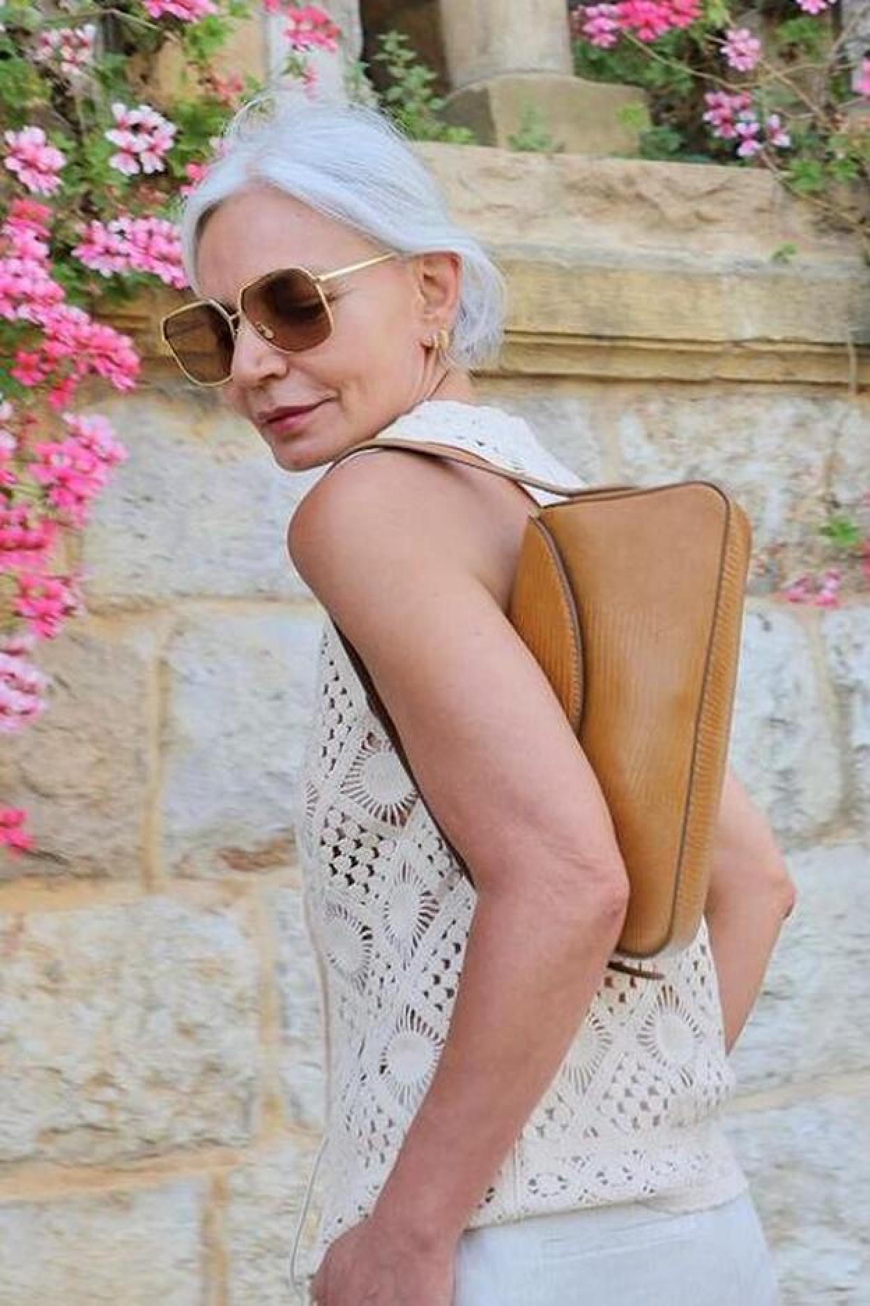 Pincha en la imagen para desucbrir más ropa que quita años en looks rejuvenecedores que sientan bien a cualquier edad.