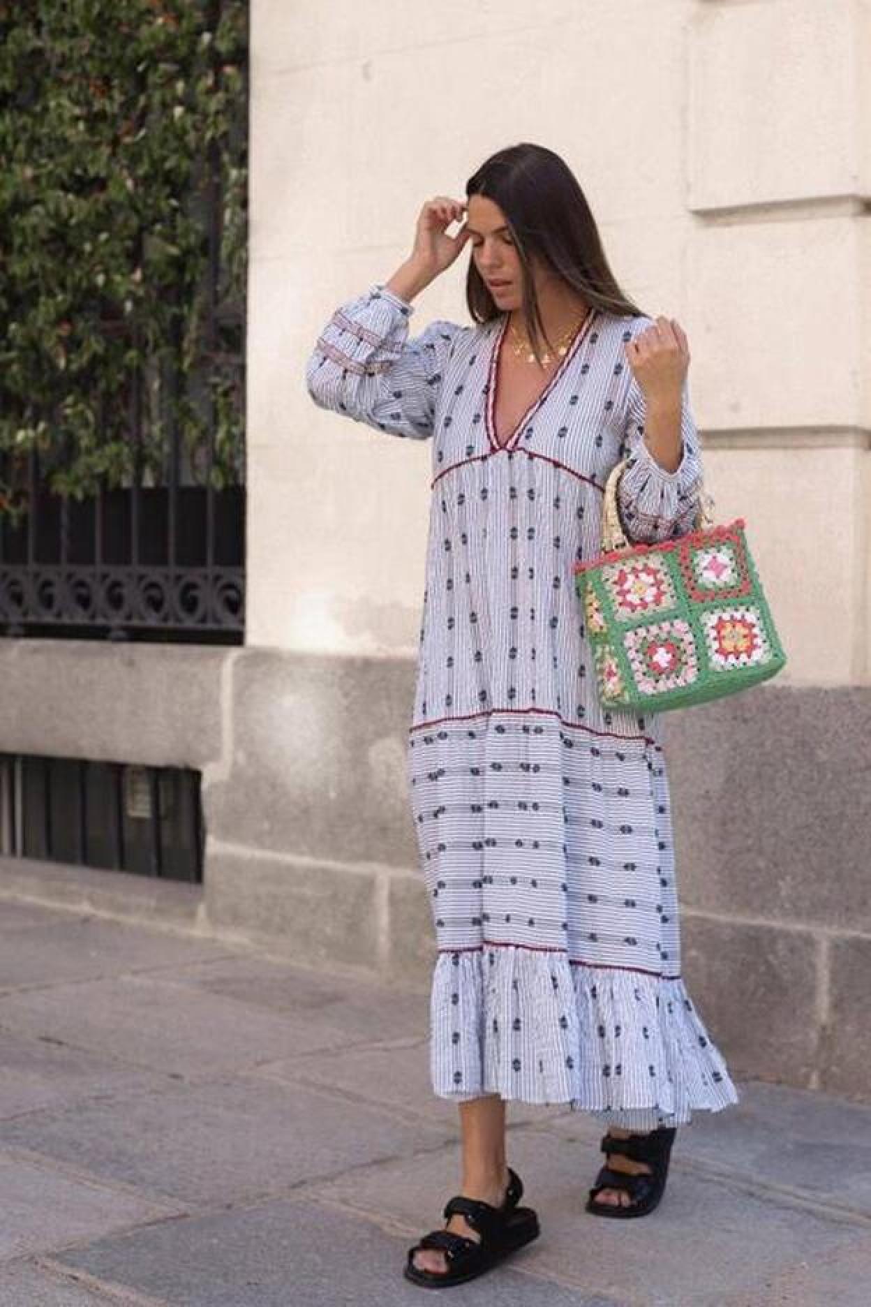 Pincha en la foto para fichar las 12 sandalias planas más bonitas y cómodas que podrás lucir con todos tus vestidos por menos de 40 euros