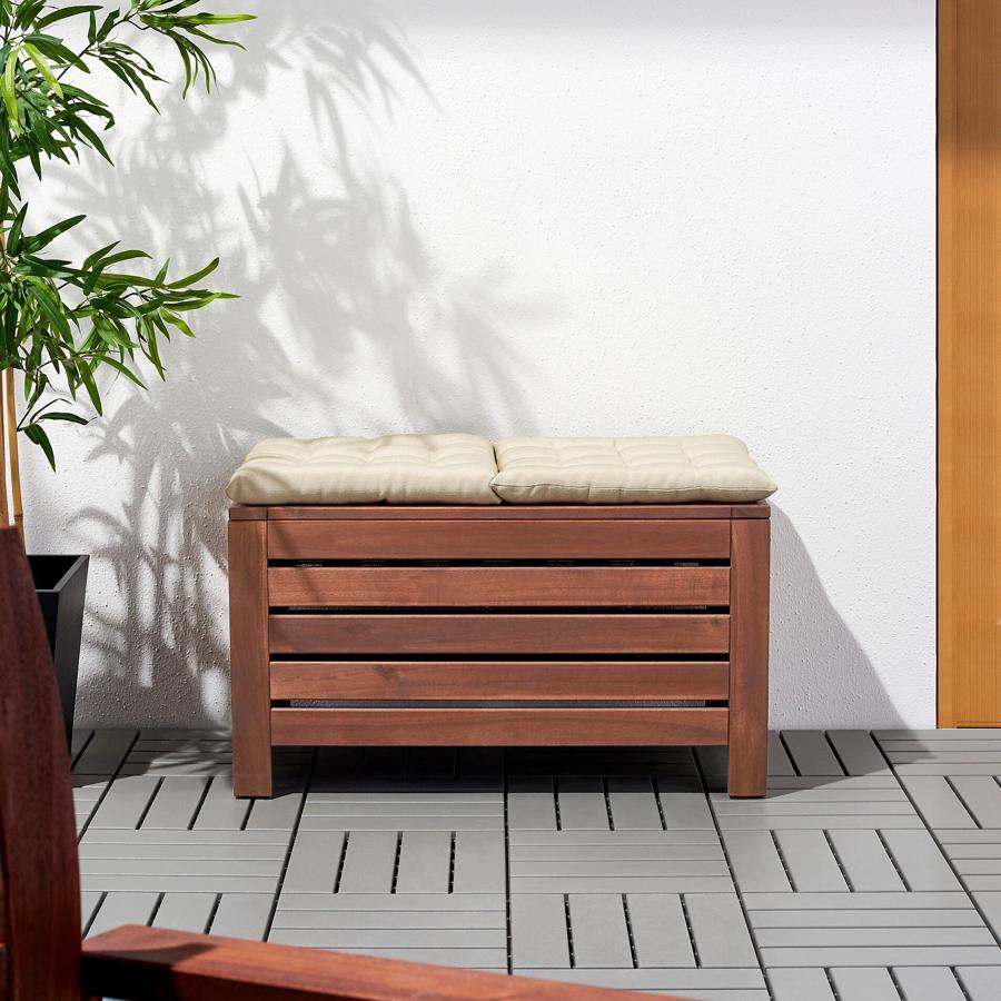 Con unas medidas de 80x41 centímetros, este banco de madera con almacenaje tiene un precio de 50 euros.