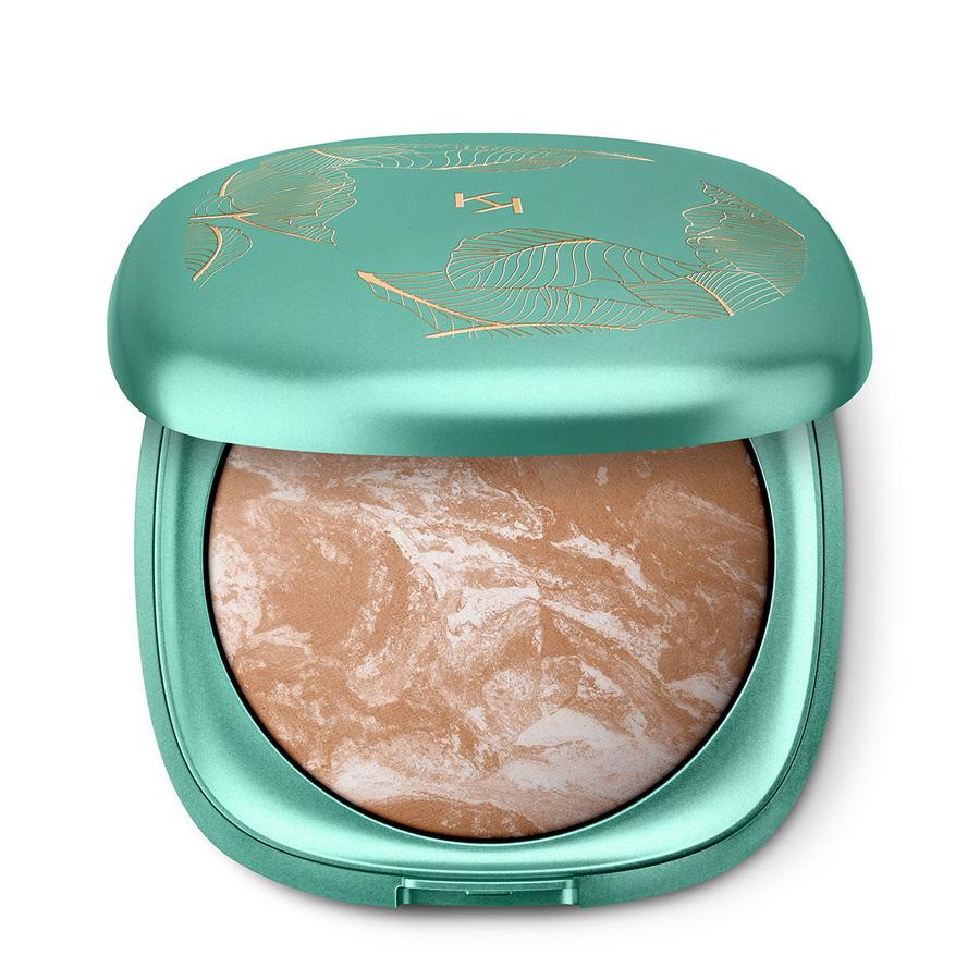 Unexpected Paradise Bronzer son unos polvos bronceadores cocidos y sedosos al tacto que son perfectos para realzar los rasgos y aportar a la piel del rostro un efecto bronceado natural y homogéneo (13,80 euros).