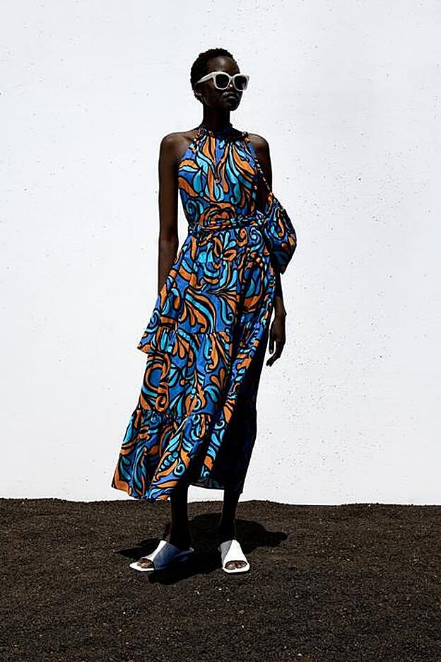 Vestido midi con estampado multicolor de Zara (49,99 euros)