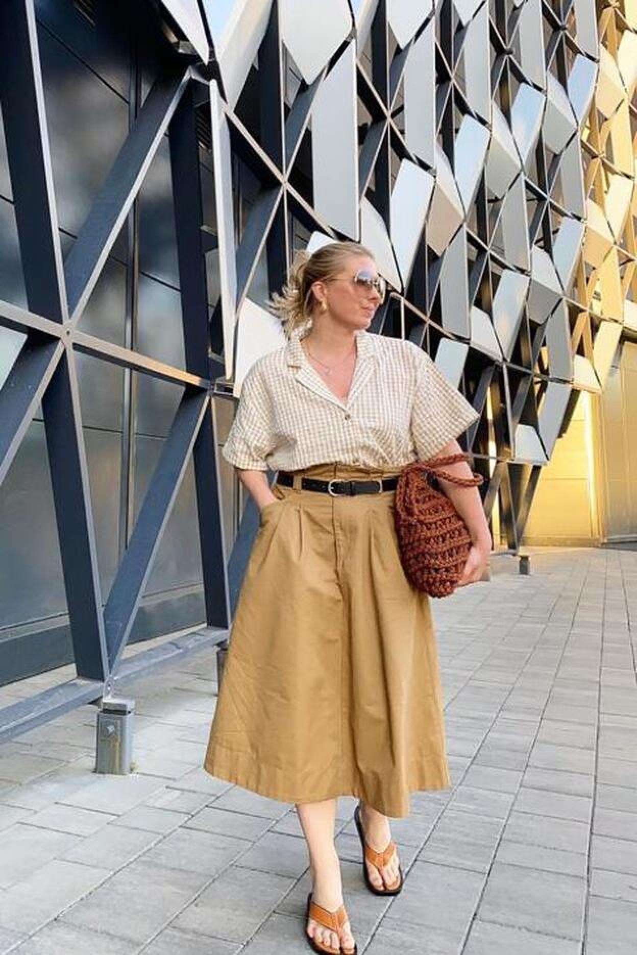 Pincha en la imagen para descubrir el comodín infalible que triunfa esta primavera: la camisa rosa.