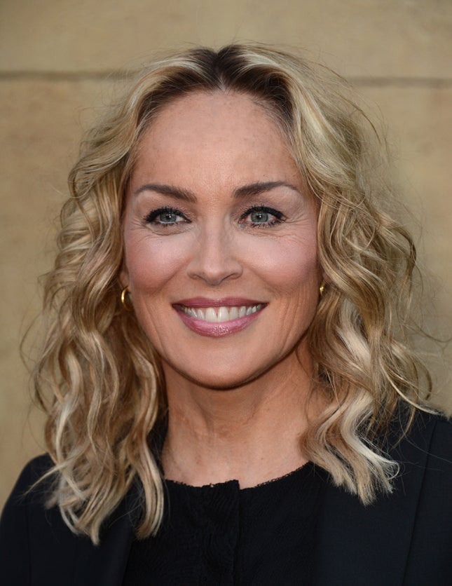 Con ella, también se pueden crear unas bonitas ondas como las que lleva Sharon Stone en la imagen. ¿Con qué cambio de look te quedas?