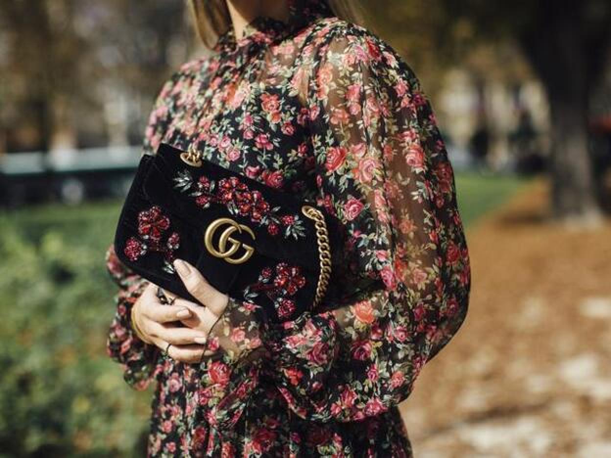 Pincha en la imagen y descubre 10 esmaltes de uñas para hacerte una manicura rejuvenecedora y natural en casa.