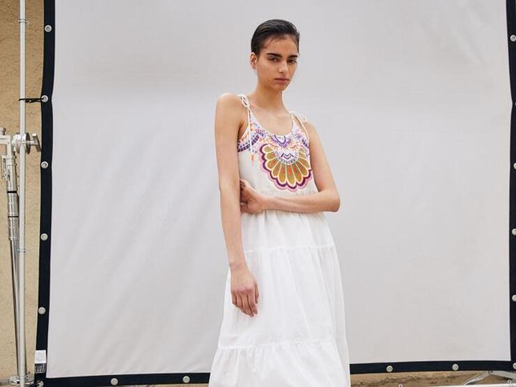 Fotos: Midi, de flores, organza... Los vestidos que acaban de llegar a Sfera son la opción low cost más bonita para triunfar esta temporada