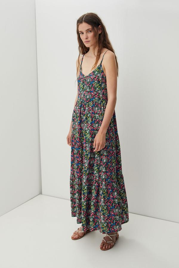 Vestido largo de flores de tirantes (19,99 euros).