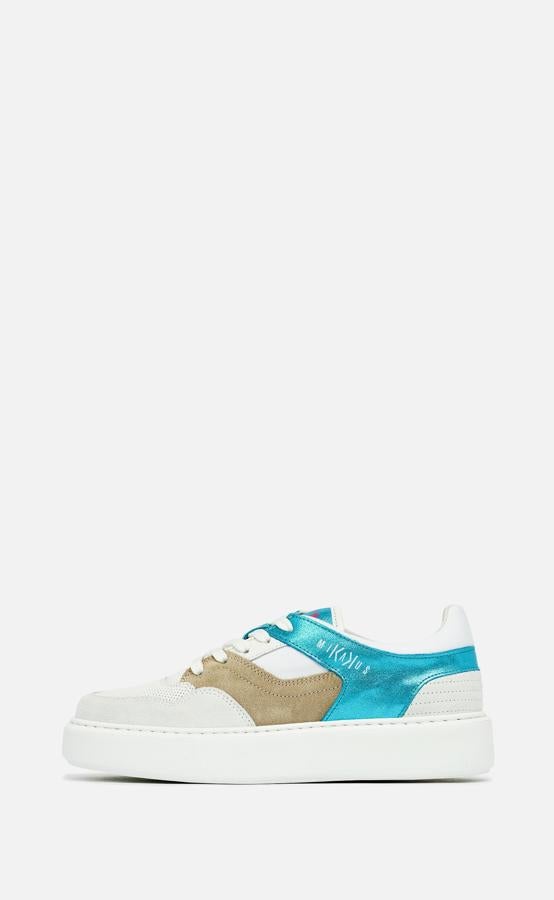 Zapatilla low-top retro de ante, cuero laminado y plástico marino reciclado con suela de EVA superligera y cordondes reciclados, de Mikakus (159 €).