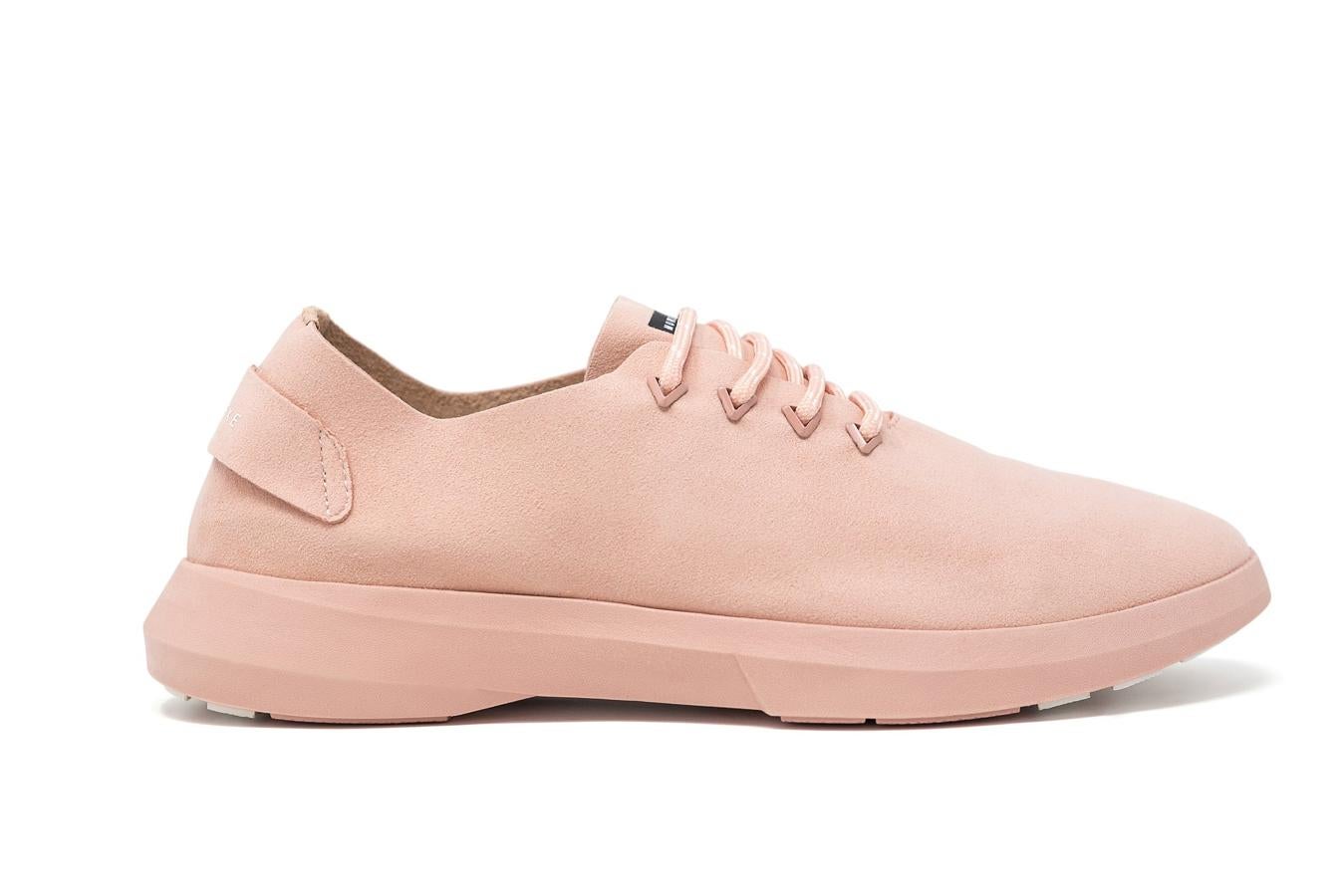 Zapatilla de microfibra hiper-transpirable, de Muroexe (56 €).