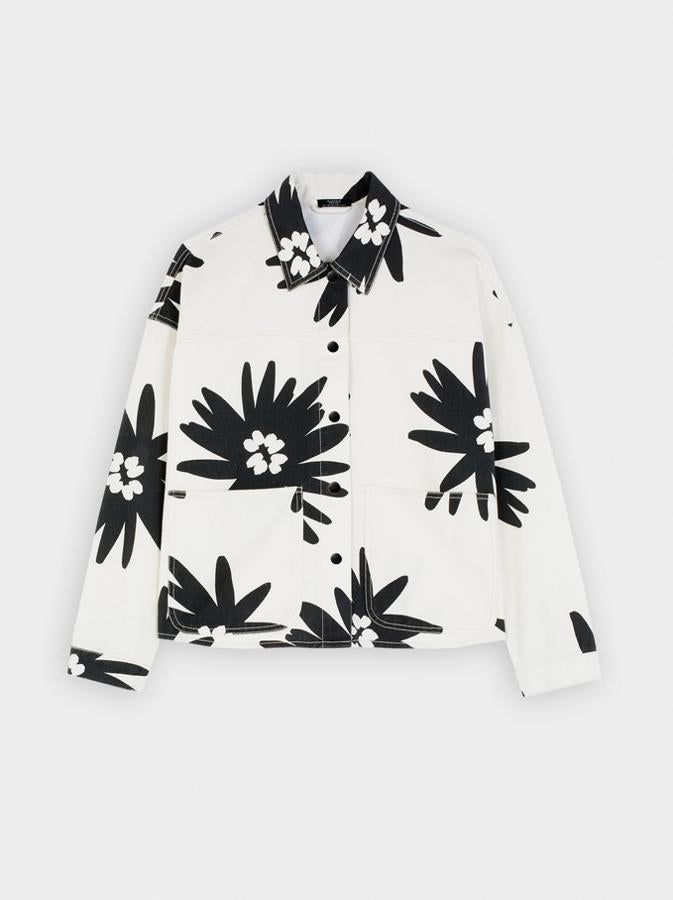 Camisa de manga larga con bolsillos frontales, de Parfois (29,99 €).