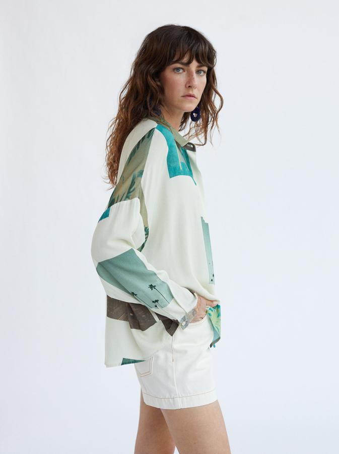 Camisa oversize de manga larga y tejido fuido, de Parfois (25,99 €).