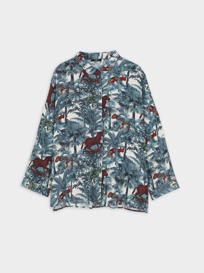 Camisa de manga larga con estampado tropical, de Parfois (25,99 €).