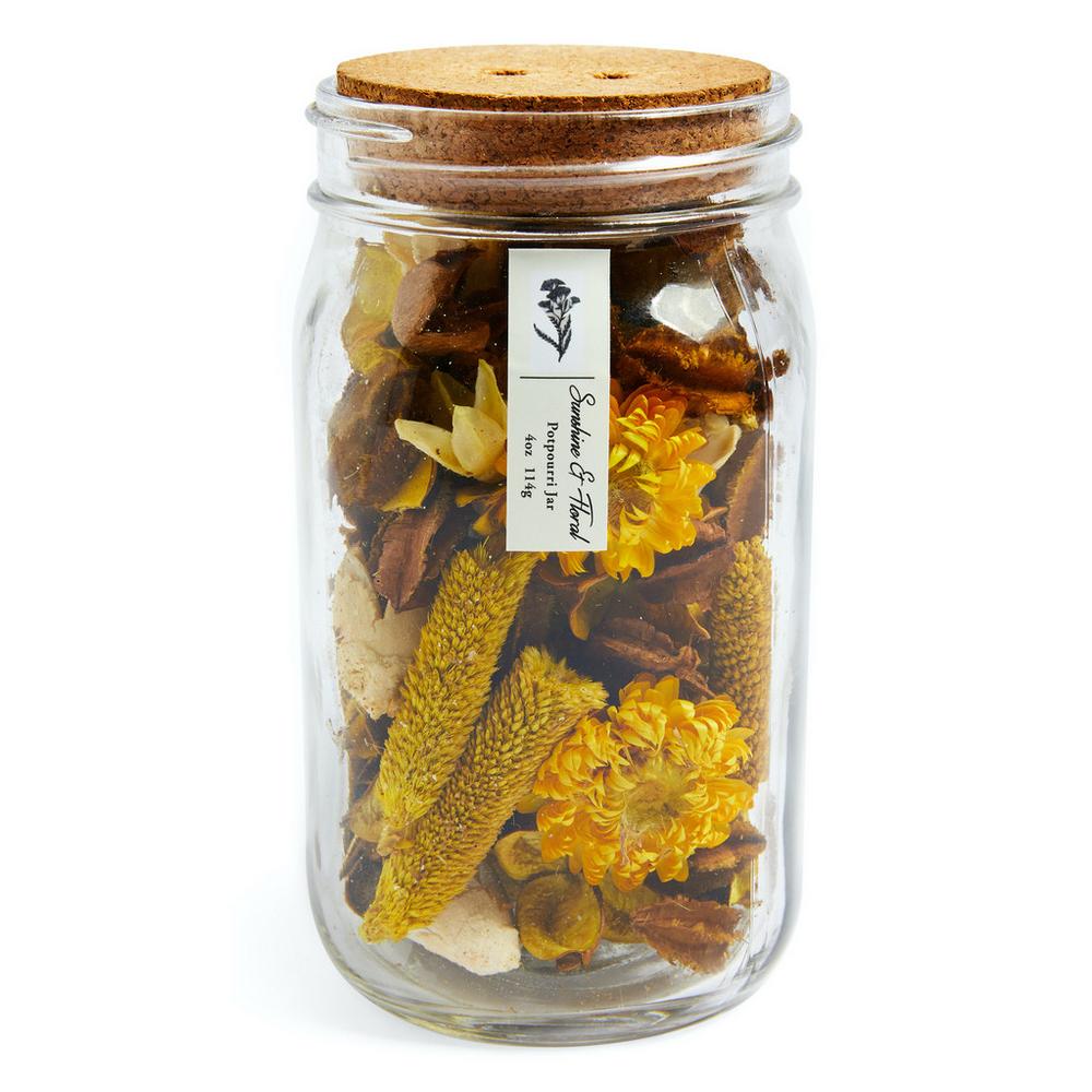 Las flores secas aportan aromas y, además, sirven para decorar jarrones, cuencos, o tarros. Es ta opción es de Primark Home y cuesta 4 euros.