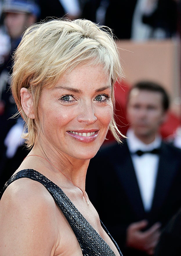 Del corte de pelo bob que resta años al pixie: los cambios de look de Sharon Stone más inspiradores que puedes llevar a partir de los 60 años