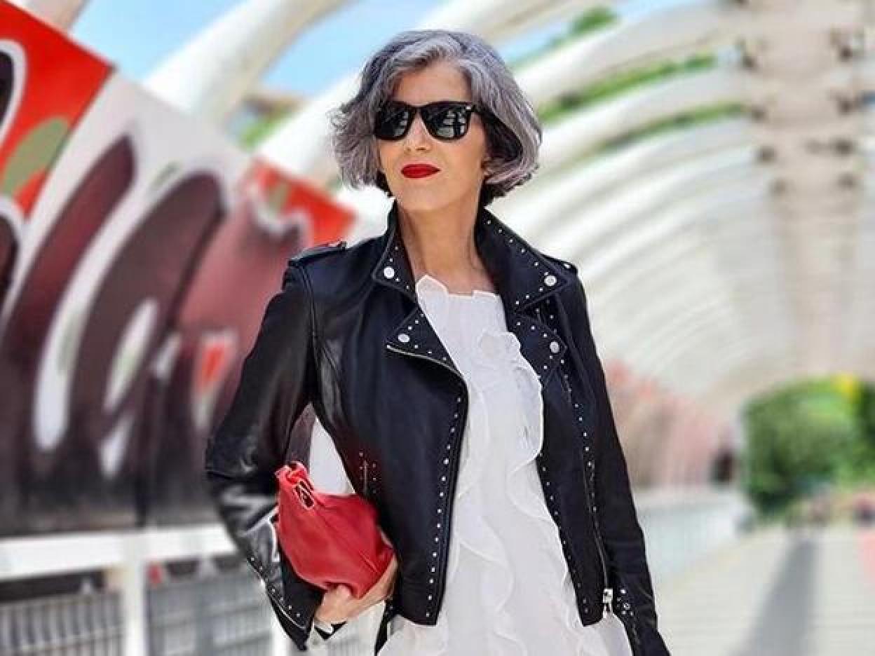 Pincha en la imagen para ver estos 13 vestidos blancos súper favorecedores que estilizan la figura.