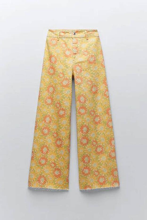 El estampado de flores resulta muy alegre y primaveral