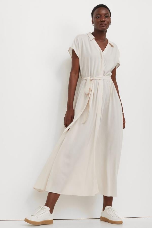 Vestido largo de manga corta, de H&M (24,99 €).