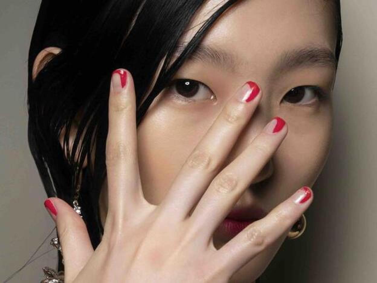 Pincha en la foto para ver los mejores organizadores de maquillaje baratos para guardar brochas, labiales, lacas de uñas, lápices ¡y algodones!