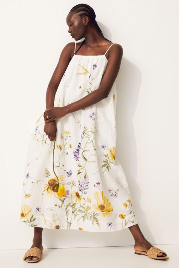 Vestido ancho de algodón con tirantes finos, de H&M (39,99 €).