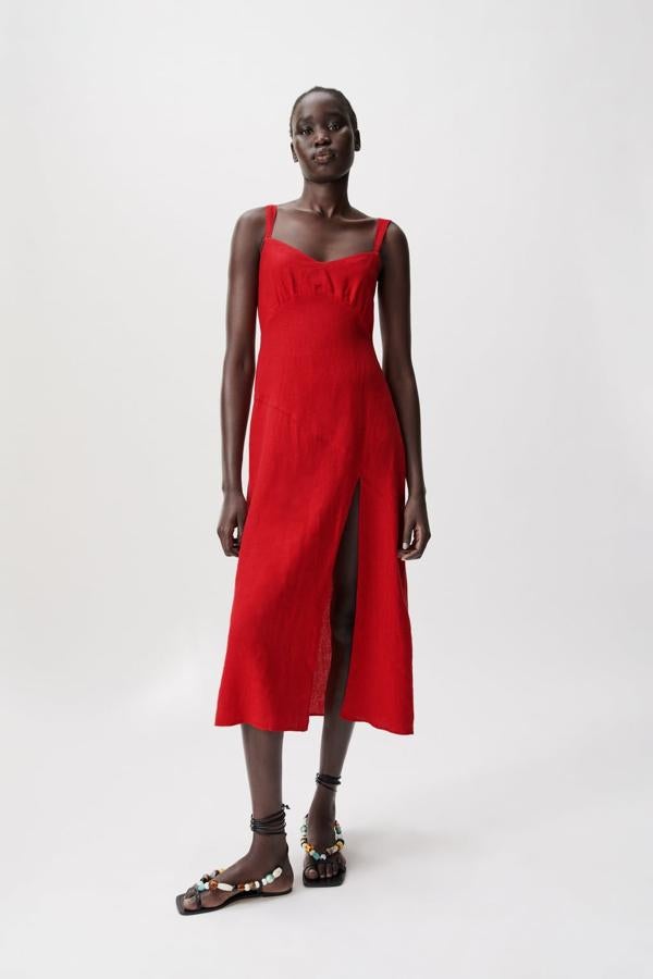Vestido de tirantes en color ojo con abertura lateral de Zara (29,99 euros)